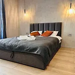 Apartman Freedom In The Heart Of - Balabana Str And Svoboda Avenue